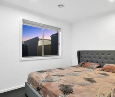 Modern Fully Upgraded Family Home – Prime Location & Ultimate Conve... - Photo 5