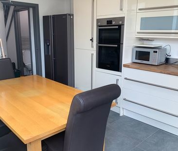 Room in a Shared House, Sandy Park Road, BS4 - Photo 1