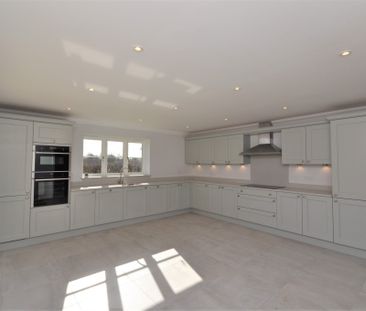 Beautifully Presented & Newly Built Detached House in White Colne - Photo 4