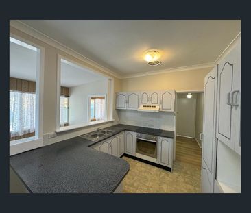 4 Bedroom + 1 Study and 2 Bathroom House in Glenfield for lease now - Photo 3