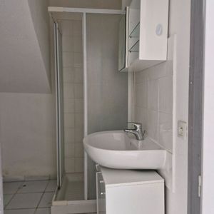 A LOUER STUDIO MEUBLE RDC PORT LA NOUVELLE - Photo 2