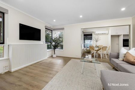 10 Nandina Street, FOREST HILL - Photo 2
