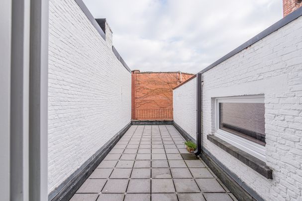 Karaktervolle woning met 3 slaapkamers en een groot terras. - Photo 1