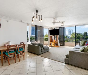 Spacious Ground Floor Apartment in Prime Coastal Location - Photo 2