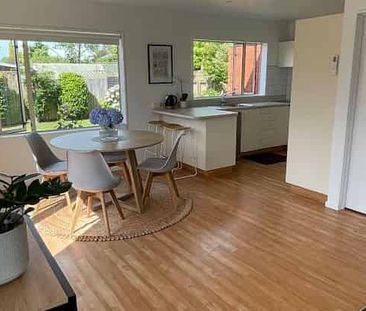 Fully Furnished, Newly Renovated 3 Bedroom - Photo 3
