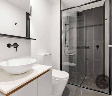 Spacious Apartment In Stunning Location - Photo 2