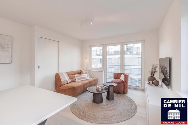 Gerenoveerd en centraal gelegen hoekappartement - Photo 1