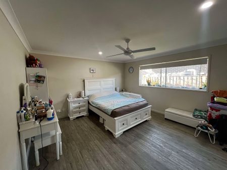 Beautiful 4-Bedroom Home in Prestigious Gainsborough Greens Estate! - Photo 3