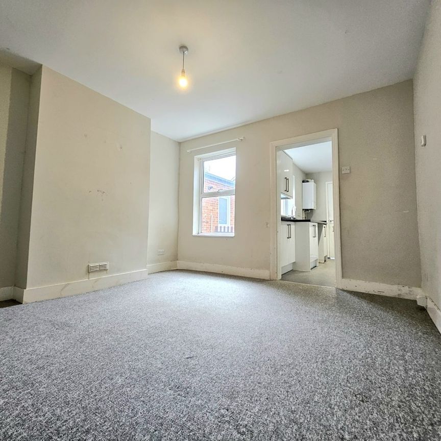 4 Bed Terraced House, Ferndale Road, LU1 - Photo 1