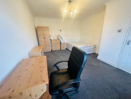 4 bedroom house share to rent - Photo 2