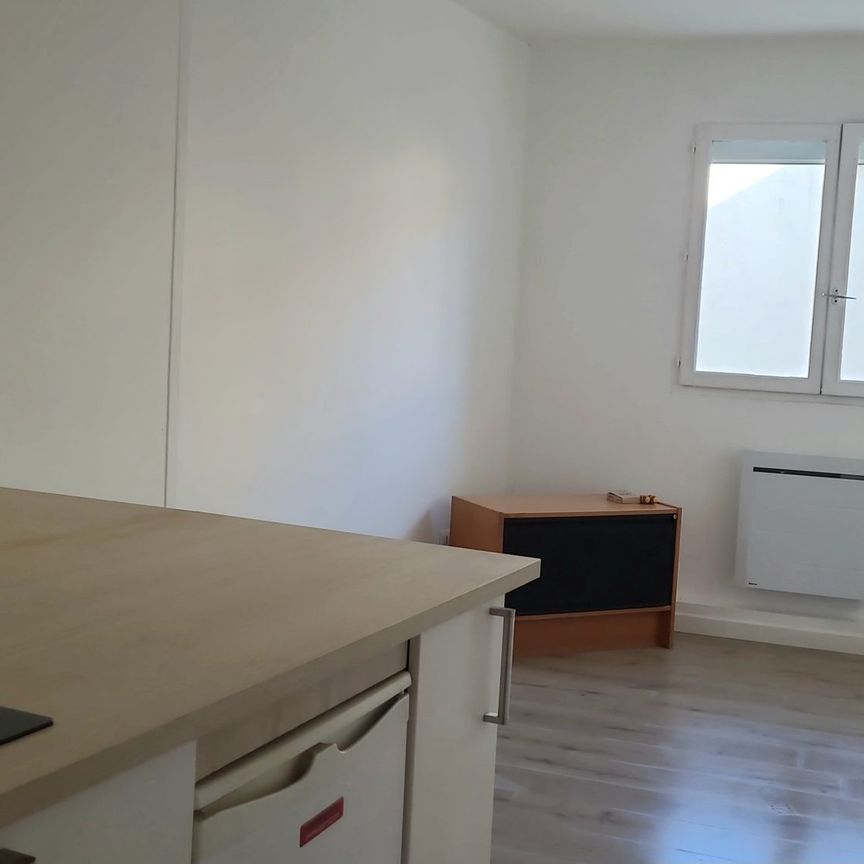Location Appartement 1 pièce 17m² MARSEILLE 1er - Photo 1