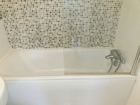 Flat to rent on - Photo 5