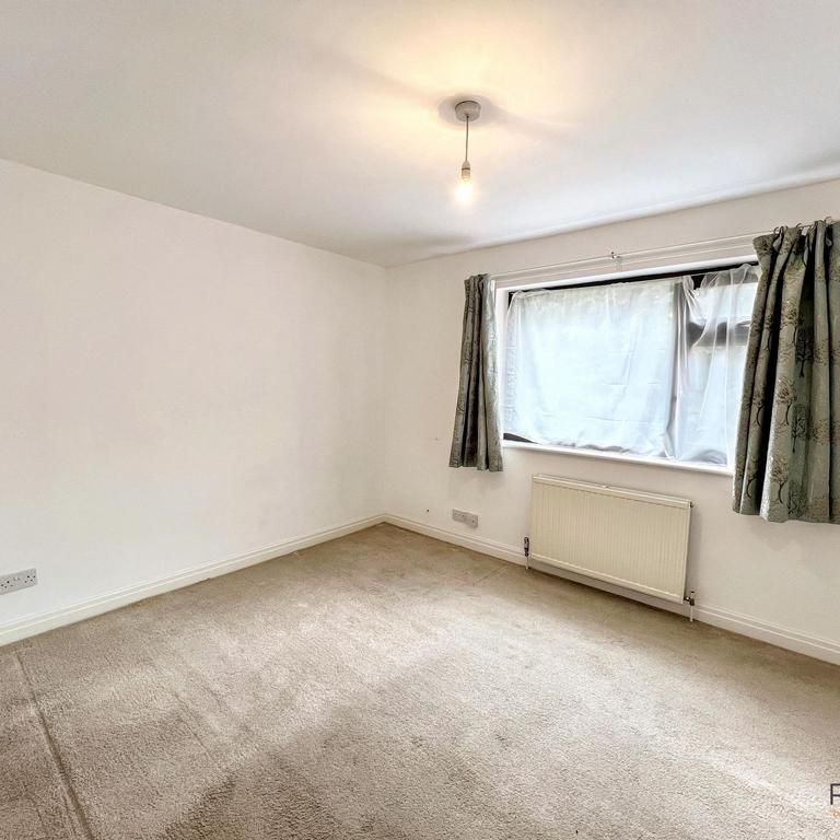 4 bedroom detached house to rent - Photo 1