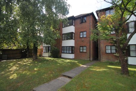 Fryers Court, High Wycombe - Photo 3