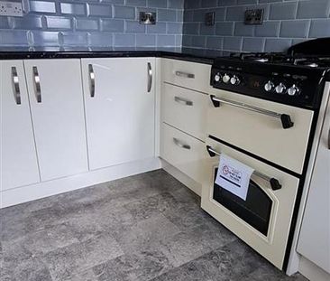 3 bedroom end of terrace house to rent - Photo 5