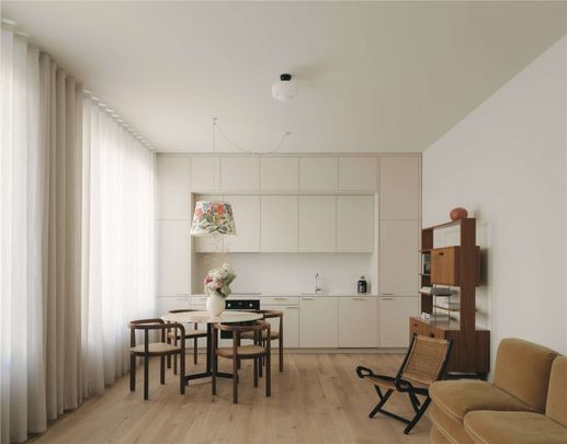 A beautifully finished two-bedroom apartment in a boutique new build development on Newcourt Street - Photo 1