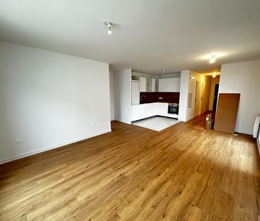 Location Appartement 3 pièces 67m² - Photo 2