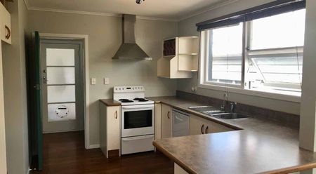 Family home in great location - Photo 5