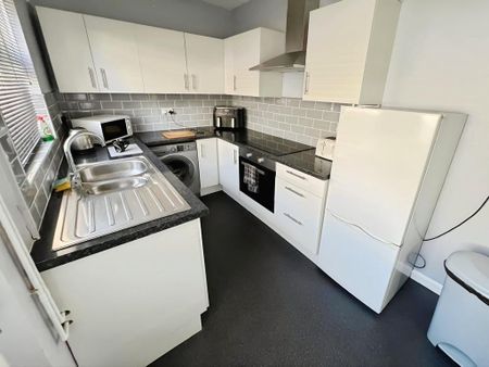 2 bedroom end of terrace house to rent - Photo 5
