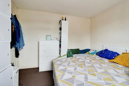 3 bedroom end of terrace house to rent - Photo 4