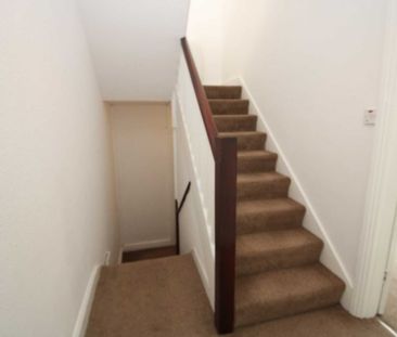 2 bed Flat for rent - Photo 2