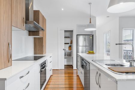 Stunning 3-Bedroom Home in Moruya - Photo 5