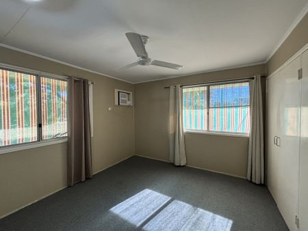 Family Home with Shed! - Photo 5