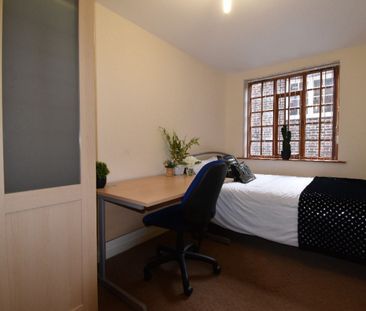4 bed Apartment Lion Works - City Campus - Photo 5