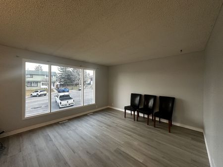 11 Berkley Court Northwest, Calgary - Photo 4