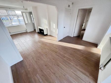 2 bedroom semi-detached house to rent - Photo 5