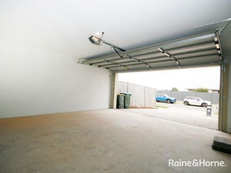 4 Living Crescent, Point Cook, VIC 3030 - Photo 5