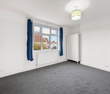 Brampton Gardens, HERSHAM VILLAGE, KT12 - Photo 4