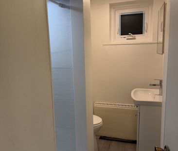 For Lease - 11 Parkwood Avenue Unit# Lower, Toronto, Ontario - Photo 6