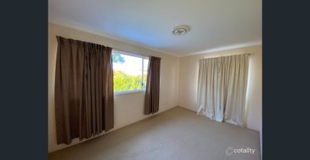 Spacious Family Home in Prime Carseldine Location - Photo 4