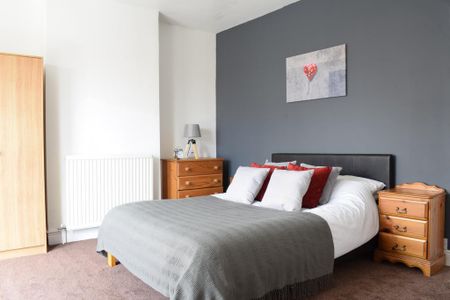 3 bedroom terraced house to rent - Photo 3