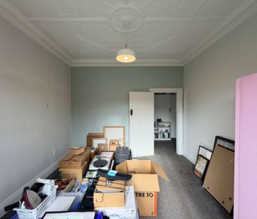 Where first impressions match the rest - A beautiful home - Photo 3