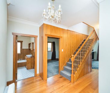Gorgeous character home with four bedrooms - Photo 2