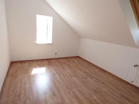 Ideal für Singles, junge Paare! Tolle 2-Raum Whg im DG. Bad m. Fenster, Wanne und Dusche! - Photo 2