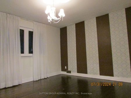 Detached Home For Lease | N9244900 - Photo 5