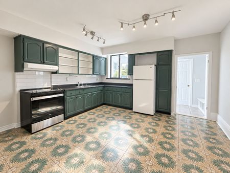 For Lease - 184 Franklin Avenue Unit# Main Fl, Toronto, Ontario - Photo 3