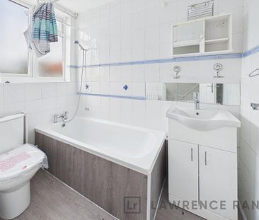 3 bedroom flat to rent - Photo 4