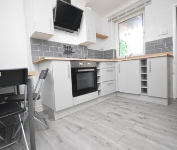 2 bedroom property to rent - Photo 1