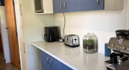 Charming 3BR Home Near Raumati Beach! - Photo 4