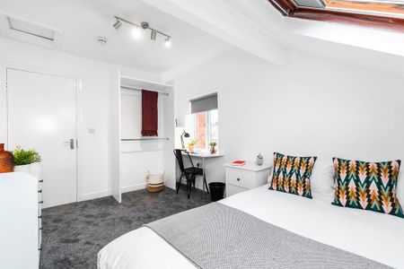 4 bedroom flat to rent - Photo 2