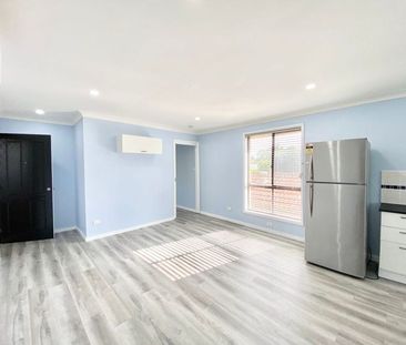 ONE BEDROOM GRANNY FLAT UPSTAIRS ABOVE GARAGE - WATER USAGE INCLUDE... - Photo 1