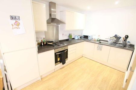 Beautifully Presented Furnished Apartment - Bedroom - Central Luton, LU2 - Photo 5