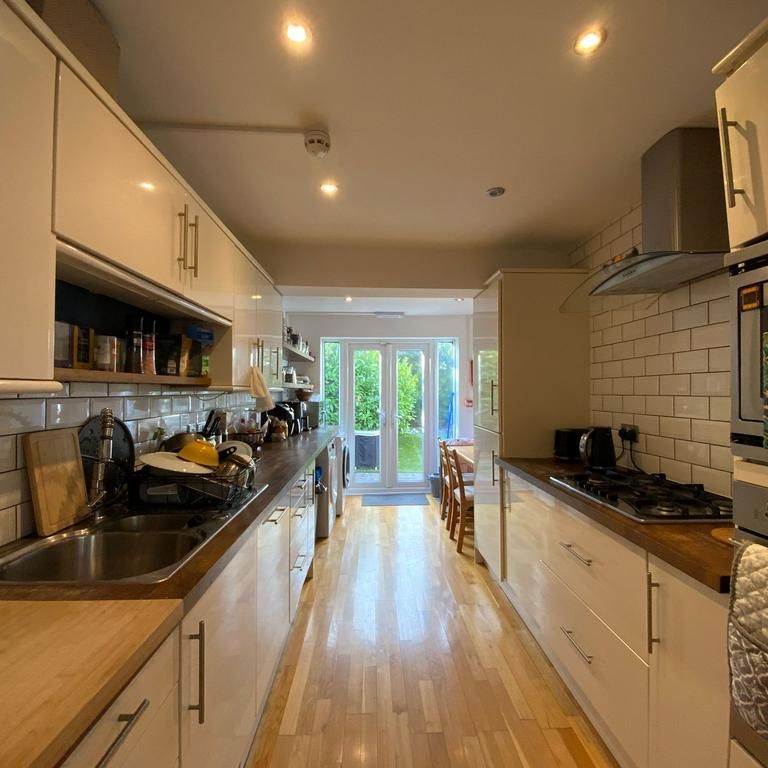1 bedroom in a house share to rent - Photo 1