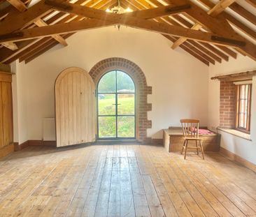 3 bedroom Semi Detached Barn Conversion to rent - Photo 6