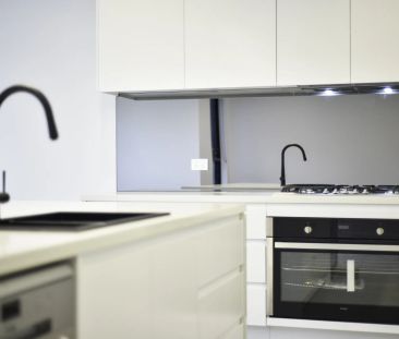 Family duplex epitomising urban luxury & minimalist design sophisti... - Photo 3