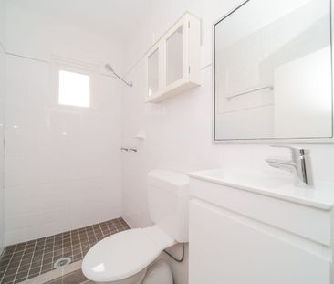 Newly Renovated 1 Bedroom in convenient location! Enter From the Re... - Photo 4